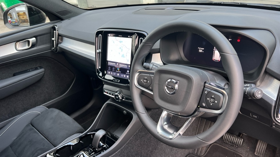 Used Volvo XC40 2025 for sale - 76901464: Photo 5