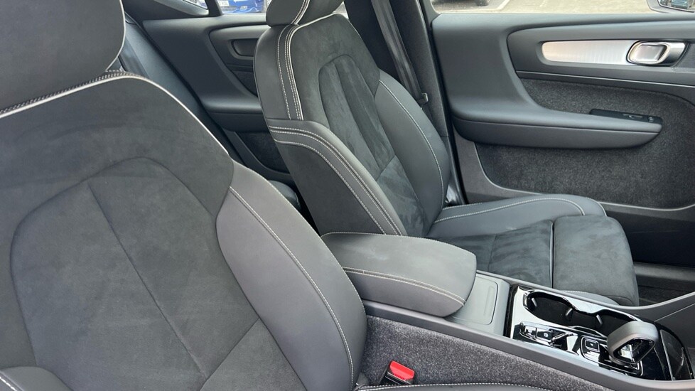 Used Volvo XC40 2025 for sale - 76901464: Photo 9