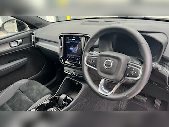 Used Volvo XC40 2025 for sale - 77588429: Photo
