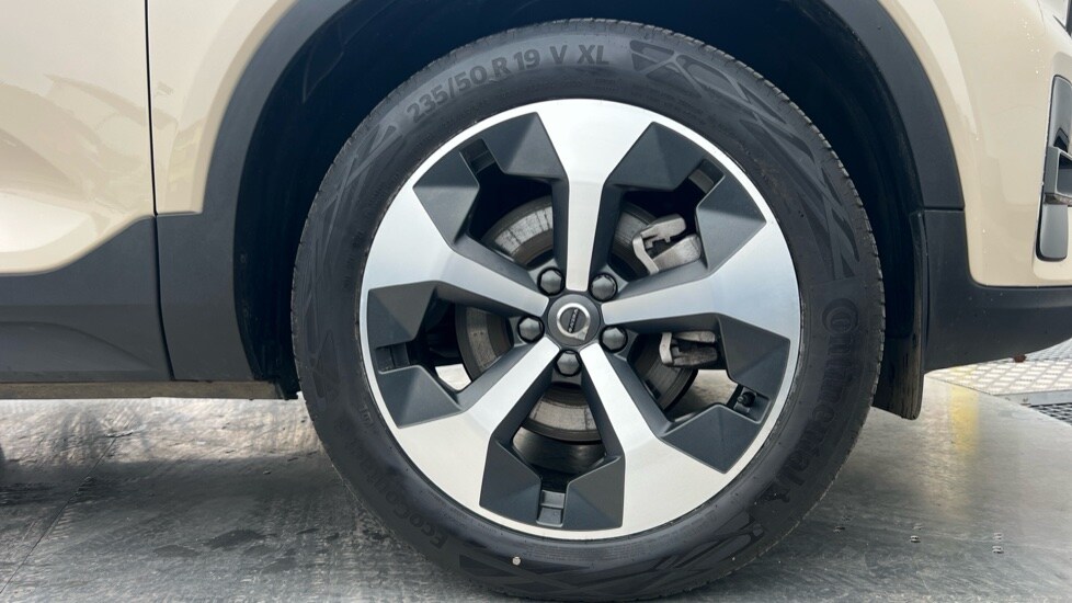 Used Volvo XC40 2025 for sale - 77588429: Photo 9