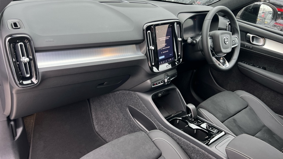 Used Volvo XC40 2025 for sale - 76977852: Photo 4