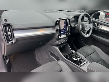 Used Volvo XC40 2025 for sale - 76977852: Photo