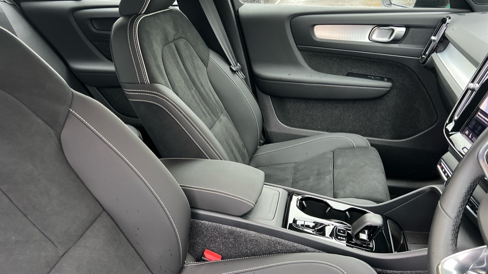 Used Volvo XC40 2025 for sale - 76977852: Photo 9