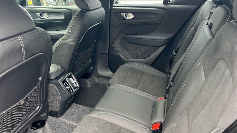 Used Volvo XC40 2025 for sale - 76487265: Photo 10