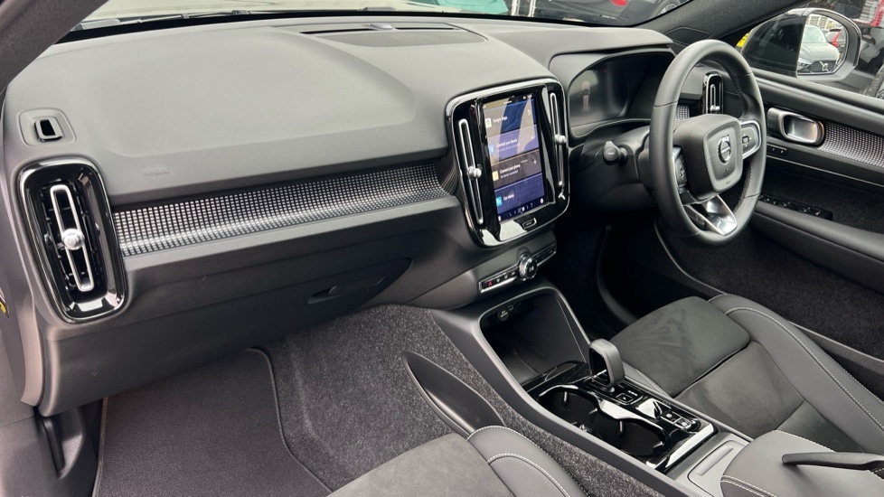 Used Volvo XC40 2025 for sale - 76487265: Photo 4
