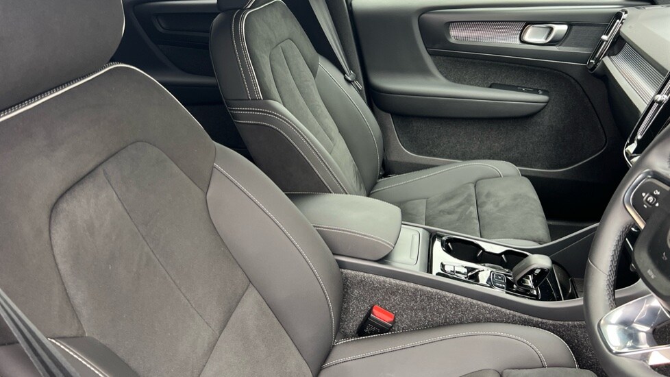 Used Volvo XC40 2025 for sale - 76487265: Photo 9