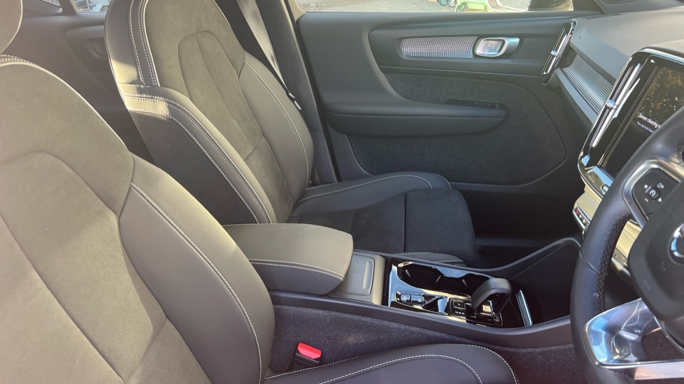 Used Volvo XC40 2023 for sale - 76971219: Photo 9