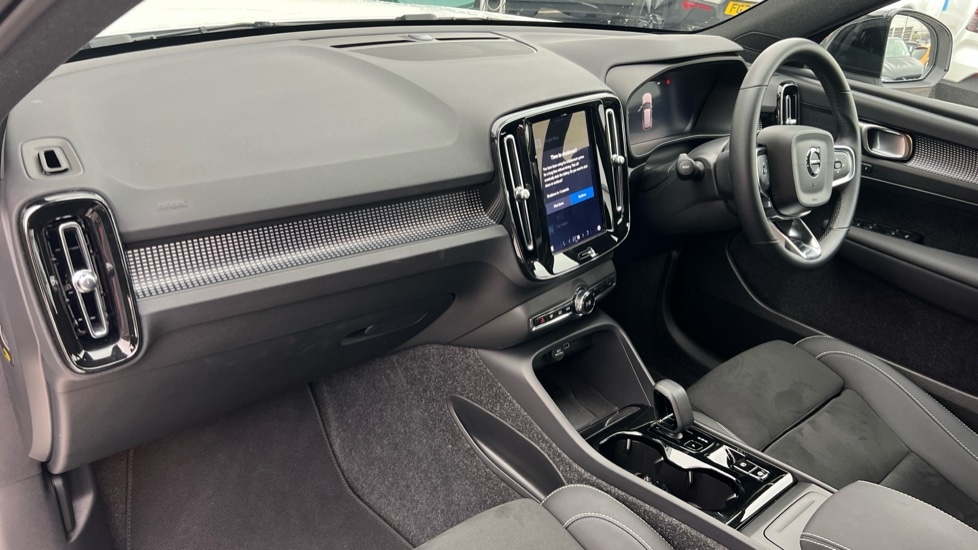 Used Volvo XC40 2025 for sale - 76008260: Photo 4