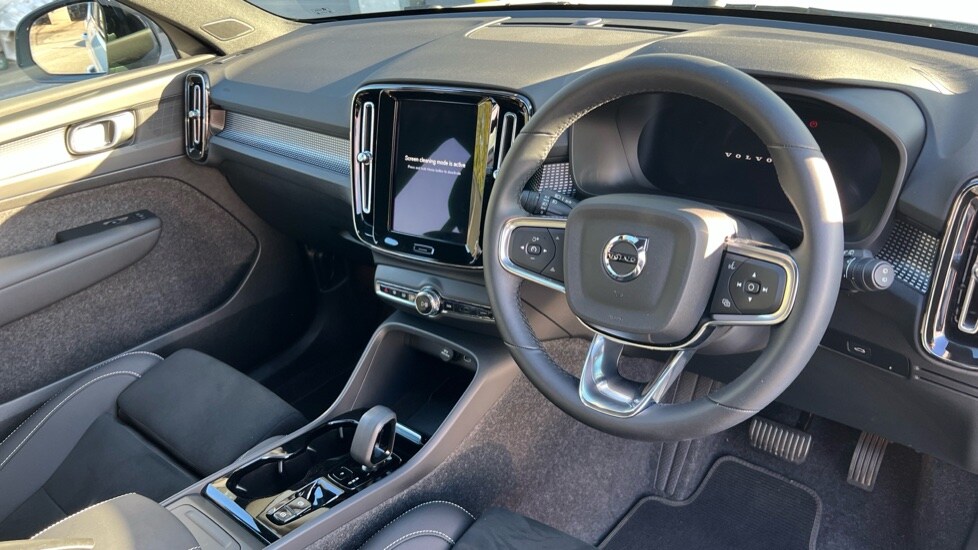 Used Volvo XC40 2025 for sale - 76172325: Photo 5