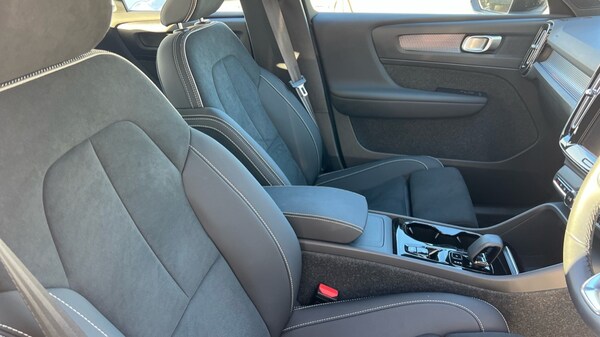 Used Volvo XC40 2025 for sale - 76172325: Photo 9