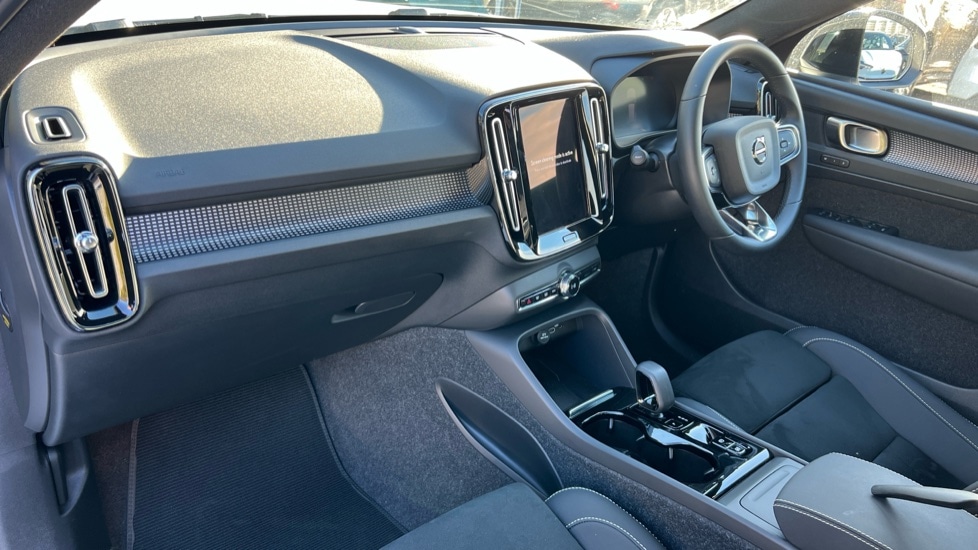Used Volvo XC40 2025 for sale - 76871788: Photo 4