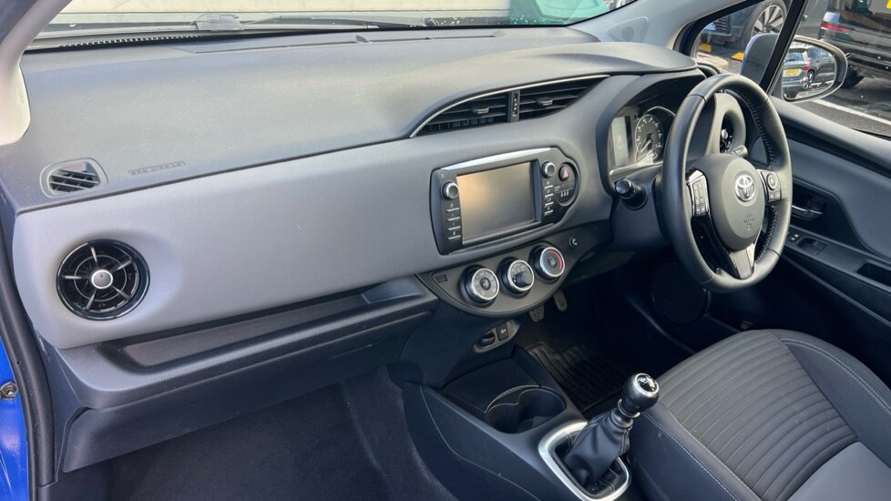 Used Toyota Yaris 2017 for sale - 76873633: Photo 10