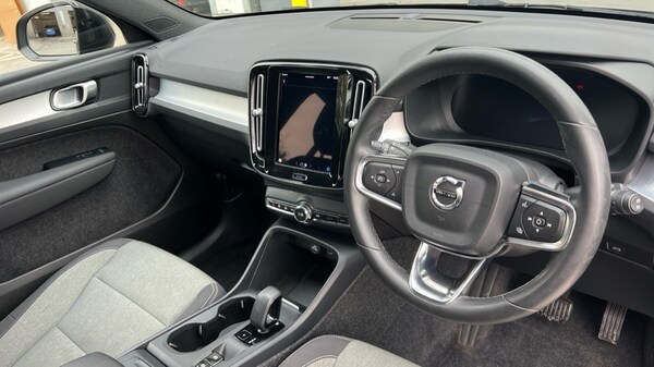 Used Volvo XC40 2023 for sale - 76203894: Photo 5