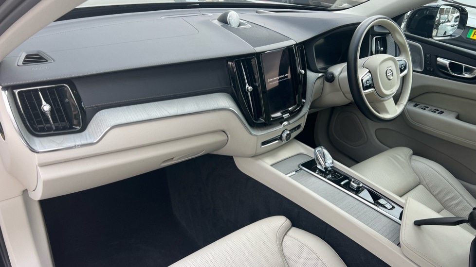 Used Volvo XC60 2025 for sale - 77052671: Photo 4