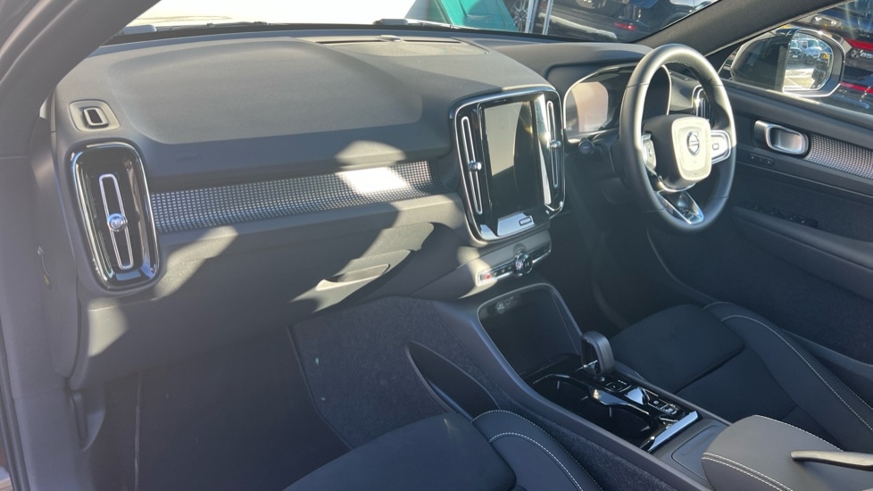 Used Volvo XC40 2025 for sale - 76872787: Photo 4