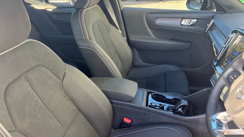 Used Volvo XC40 2025 for sale - 76872787: Photo 9