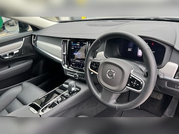 Used Volvo V90 2025 for sale - 77333235: Photo