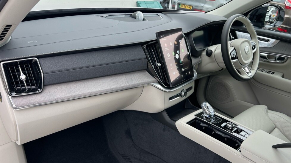 Used Volvo XC90 2025 for sale - 76140459: Photo 4