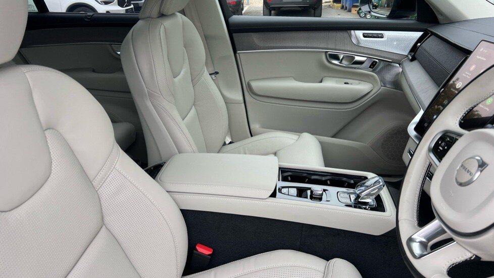 Used Volvo XC90 2025 for sale - 76140459: Photo 9