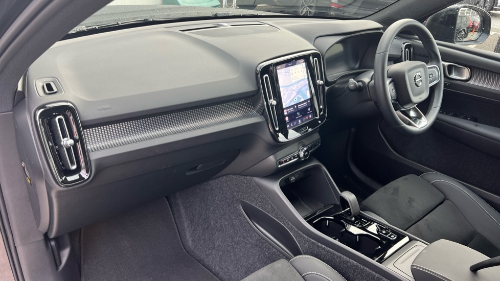 Used Volvo XC40 2025 for sale - 76872326: Photo 4