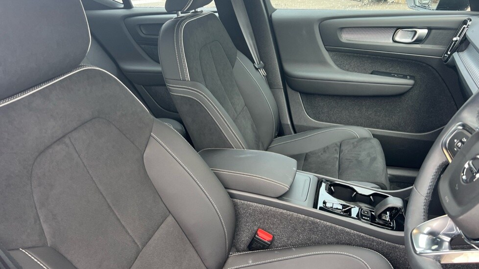 Used Volvo XC40 2025 for sale - 76872326: Photo 9