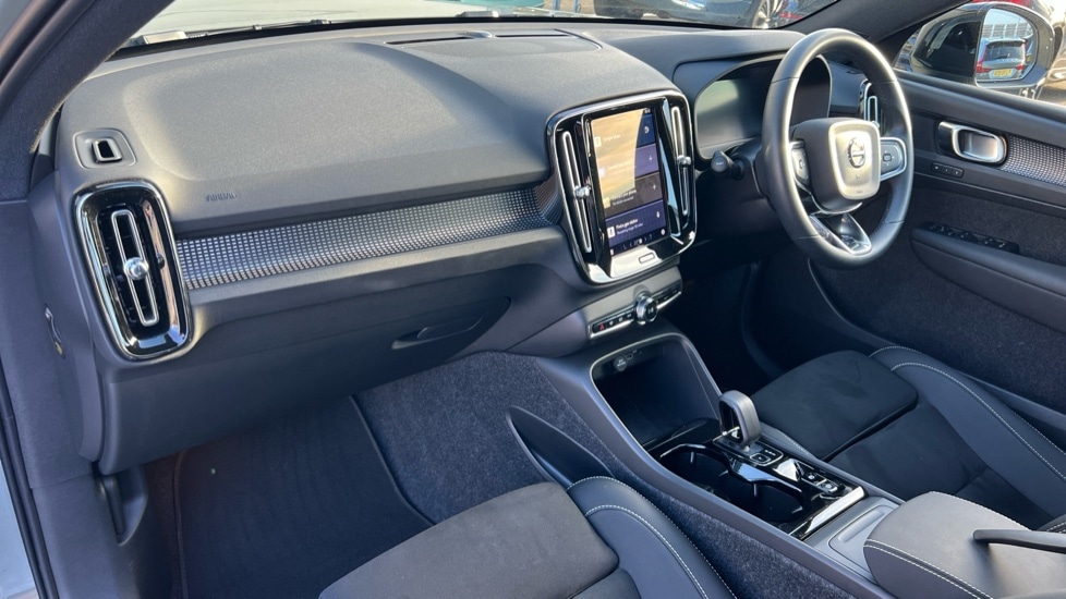 Used Volvo XC40 2025 for sale - 76872802: Photo 4