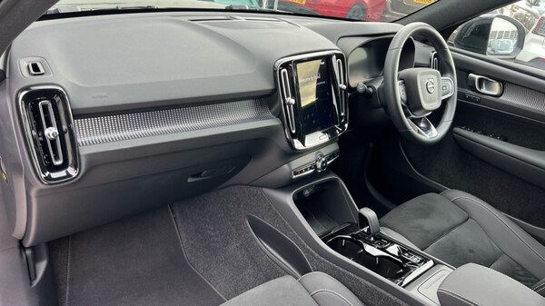 Used Volvo XC40 2025 for sale - 76155027: Photo 4