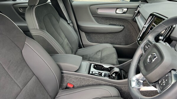 Used Volvo XC40 2025 for sale - 76155027: Photo 9