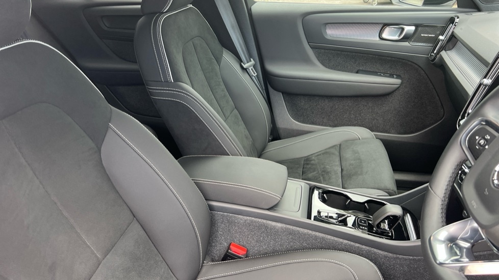 Used Volvo XC40 2023 for sale - 76350926: Photo 9