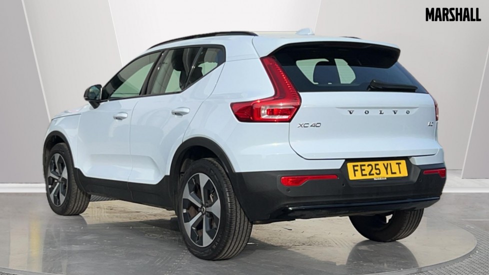 Used Volvo XC40 2025 for sale - 76870341: Photo 2