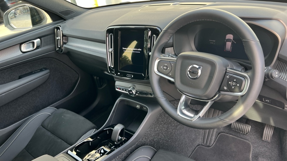 Used Volvo XC40 2025 for sale - 76870341: Photo 5