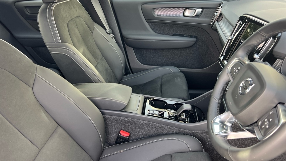 Used Volvo XC40 2025 for sale - 76870341: Photo 9