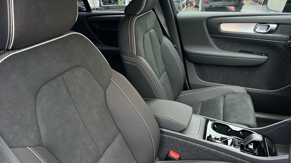 Used Volvo XC40 2025 for sale - 77560594: Photo 9