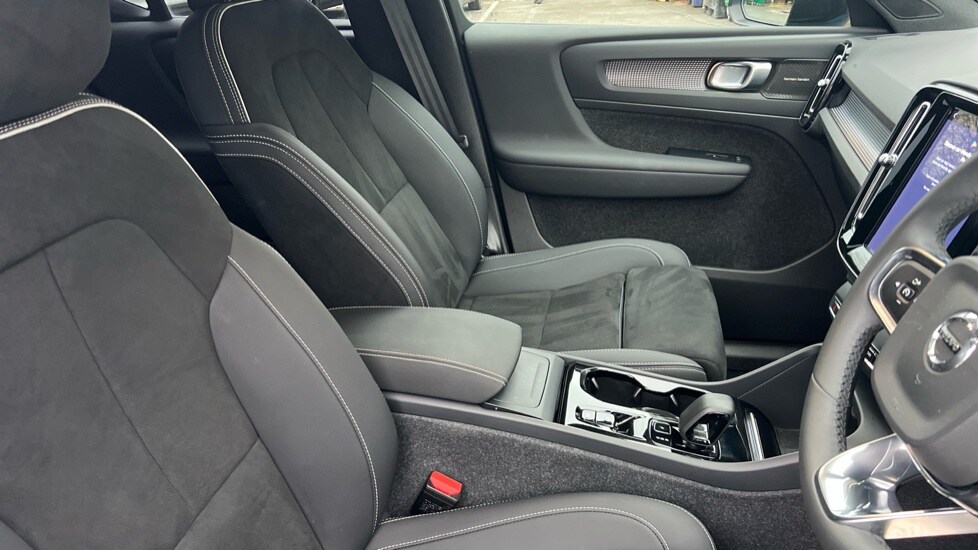 Used Volvo XC40 2023 for sale - 77372965: Photo 9