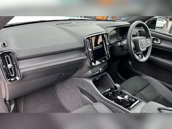 Used Volvo XC40 2025 for sale - 75495605: Photo