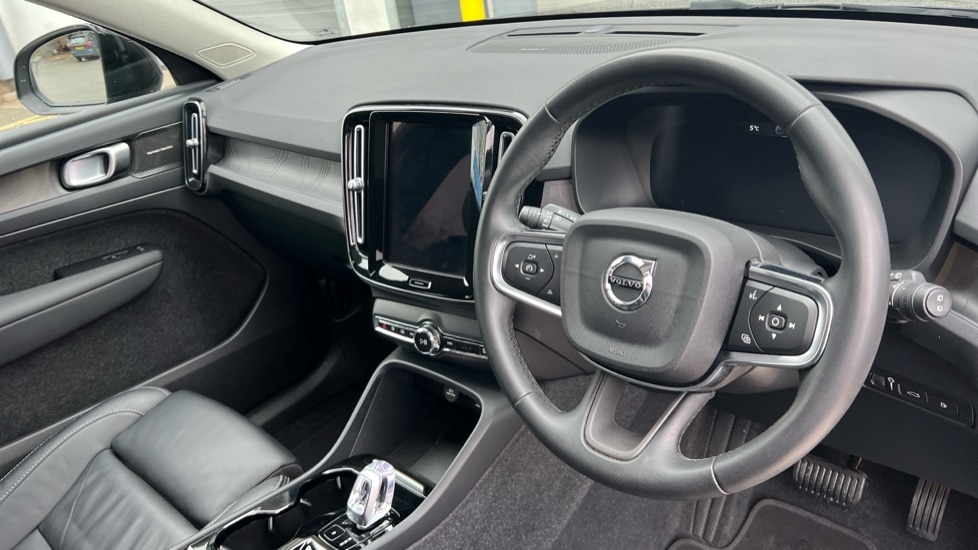 Used Volvo XC40 2023 for sale - 77638187: Photo 4