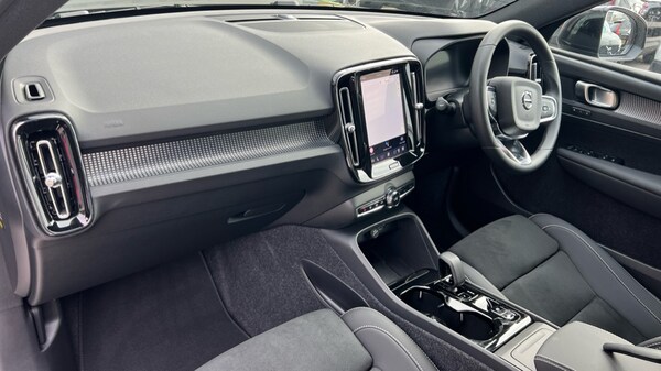 Used Volvo XC40 2025 for sale - 76092116: Photo 4