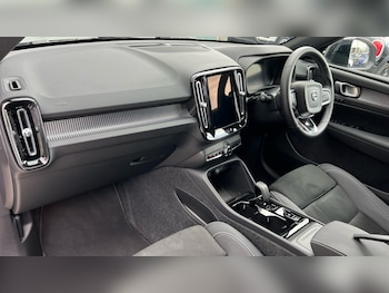 Used Volvo XC40 2025 for sale - 75495589: Photo