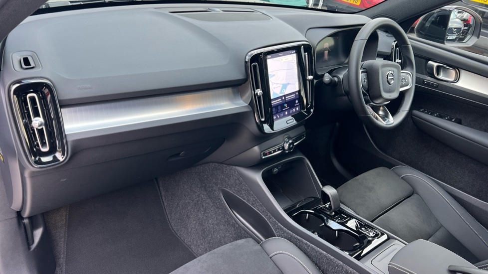 Used Volvo XC40 2025 for sale - 76351022: Photo 4