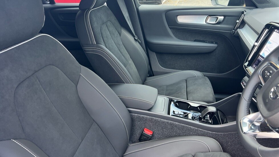 Used Volvo XC40 2025 for sale - 76351022: Photo 9
