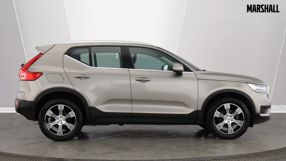 Used Volvo XC40 2021 for sale - 77648139: Photo 2
