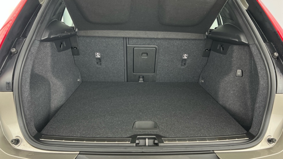 Used Volvo XC40 2021 for sale - 77648139: Photo 5