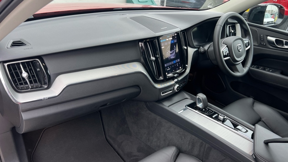Used Volvo XC60 2024 for sale - 77256435: Photo 4