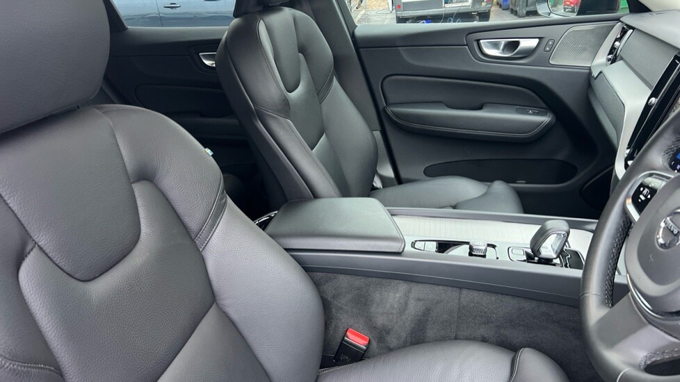 Used Volvo XC60 2024 for sale - 77256435: Photo 9
