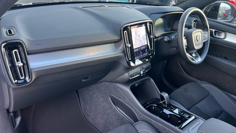 Used Volvo XC40 2025 for sale - 76874425: Photo 4