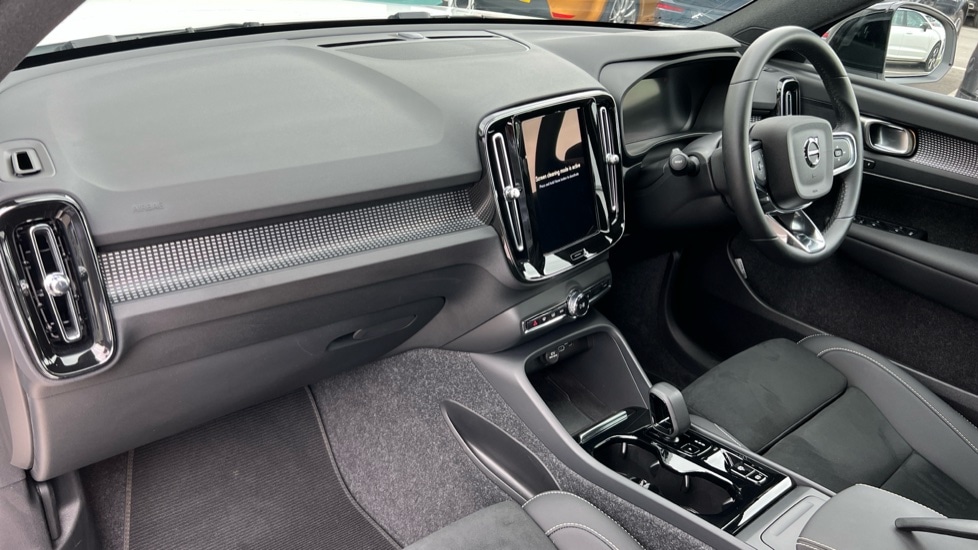 Used Volvo XC40 2025 for sale - 76869114: Photo 4