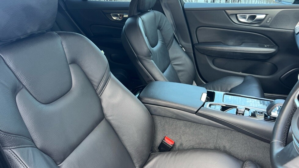 Used Volvo V60 2025 for sale - 76872946: Photo 9