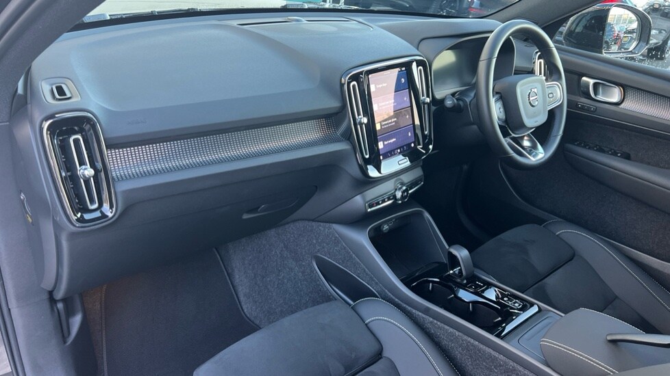 Used Volvo XC40 2025 for sale - 76872846: Photo 4