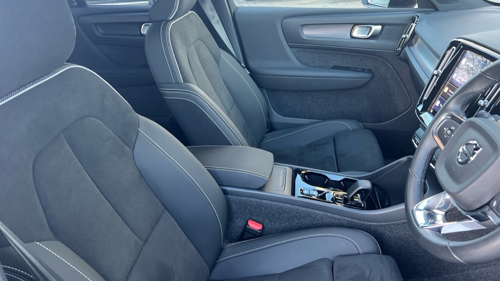 Used Volvo XC40 2025 for sale - 76872846: Photo 9