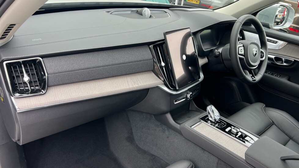 Used Volvo XC90 2025 for sale - 76140079: Photo 4